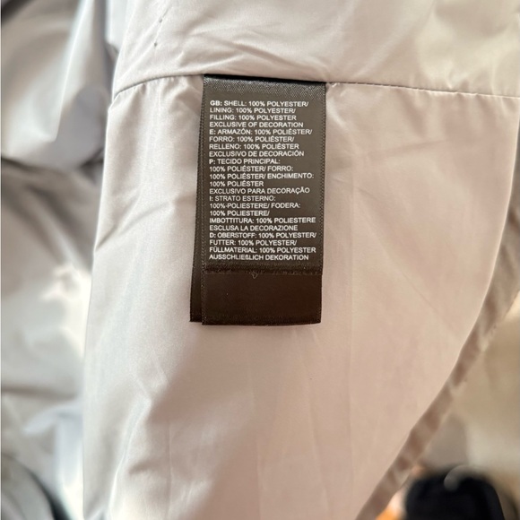 The North Face Women's Charcoal Quilted Puffer Jacket - Picture 6 of 6